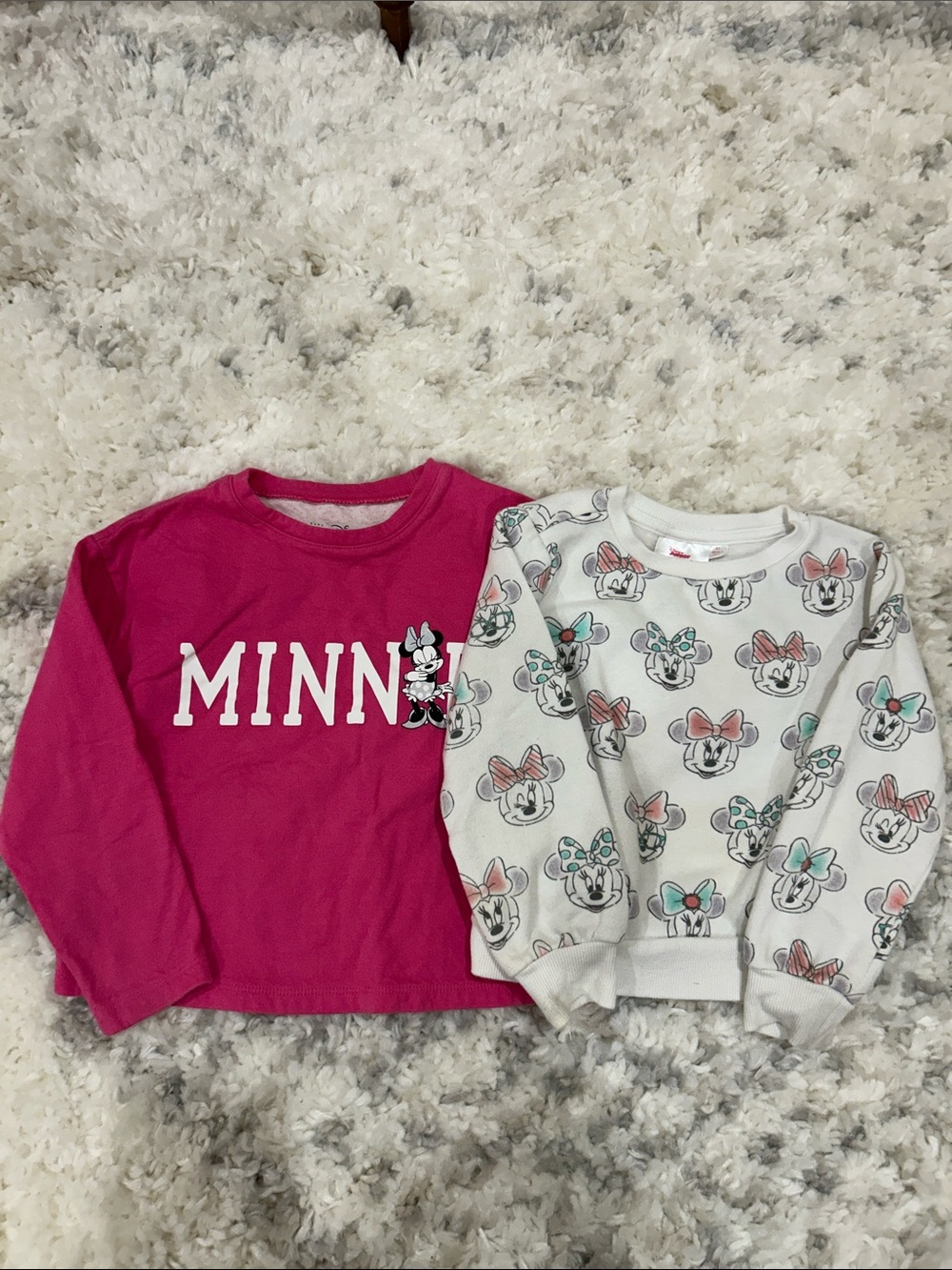 Disney Girls Minnie Graphic Long-Sleeve sweatshirts 5T - Hot Pink & White